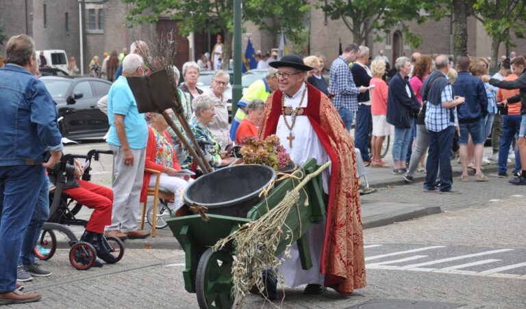 Sint Annaprocessie in Steenbergen: een kleurrijke gebeurtenis