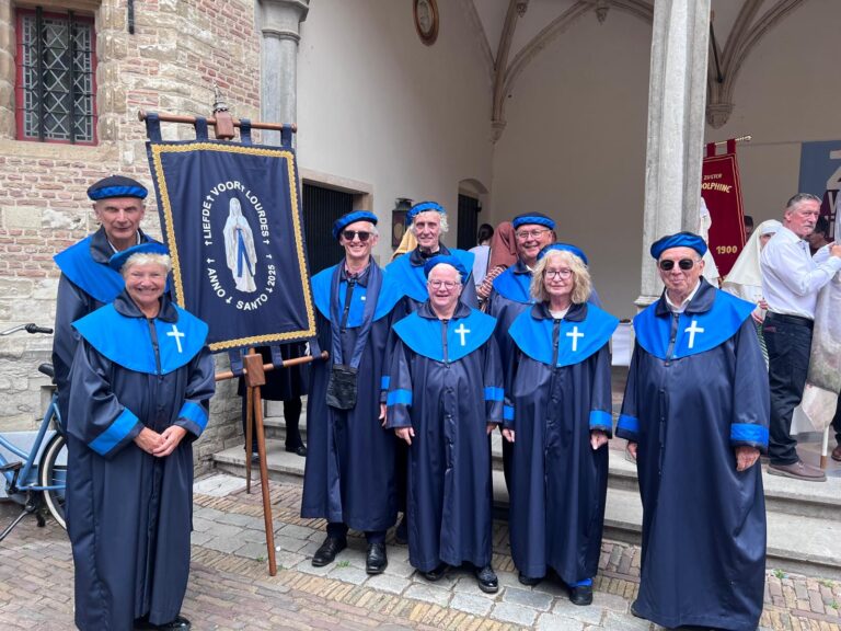 Mooie afvaardiging van Liefde voor Lourdes in de Maria Ommegang